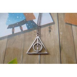 collier pendentif Harry Potter Triangle Relique de la Mort couleur argent