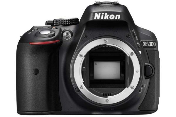 Nikon D5300 + Objectif AF-P 18-55 mm VR