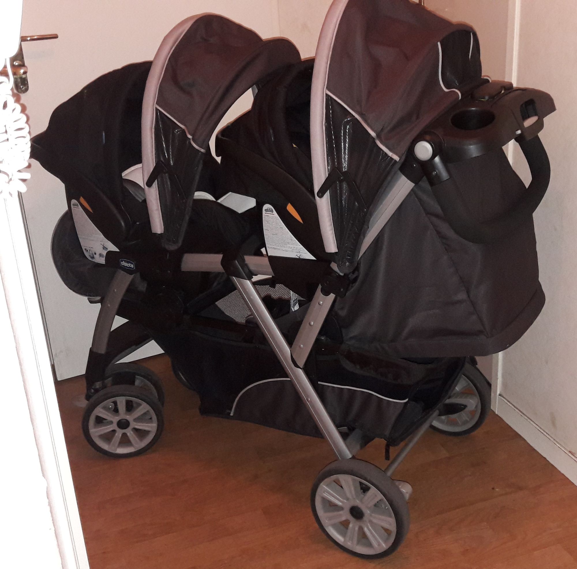 poussette double avec 2 cosy