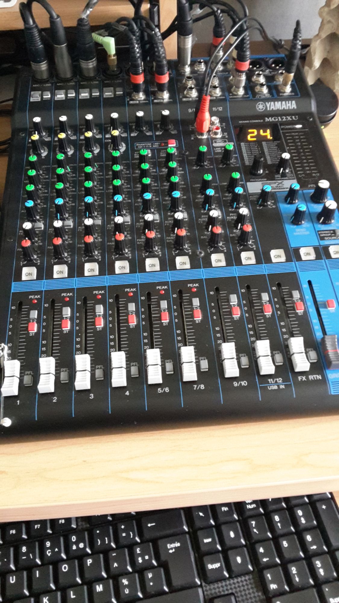 Yamaha MG12XU Table de mixage analogique 12 entrées + effets