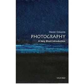 Photography: A Very Short Introduction (Very Short Introductions) - Steven Edwards