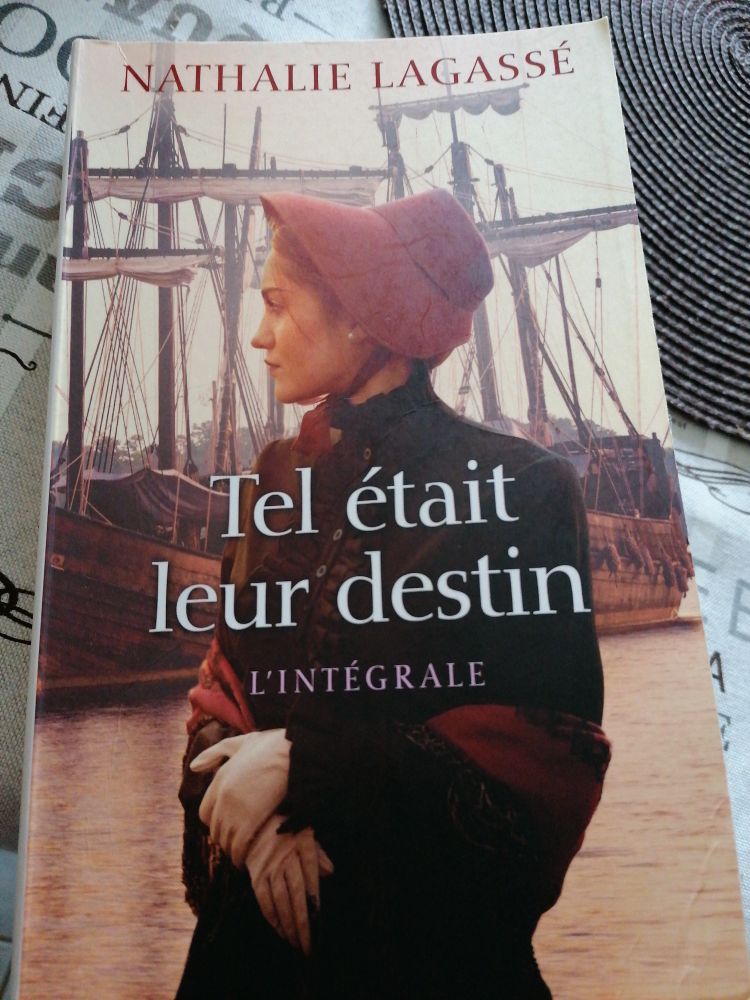 de l'autre côté de l'océan. les racines d'un village. contre vents et marées.