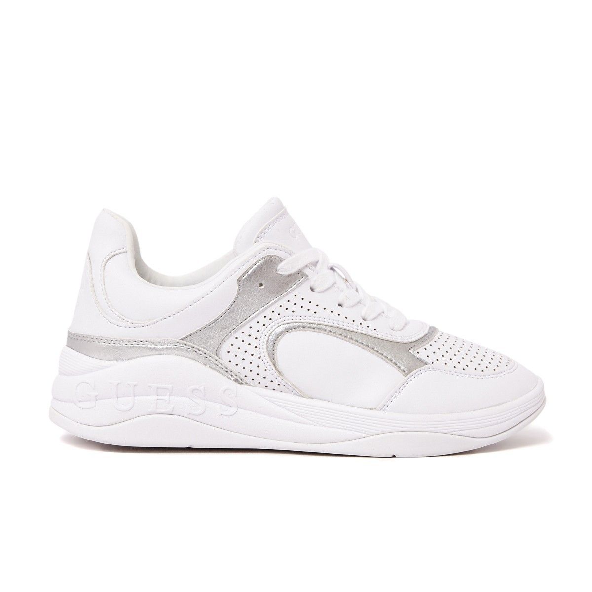 Baskets Guess Saucey 5 - vue 3