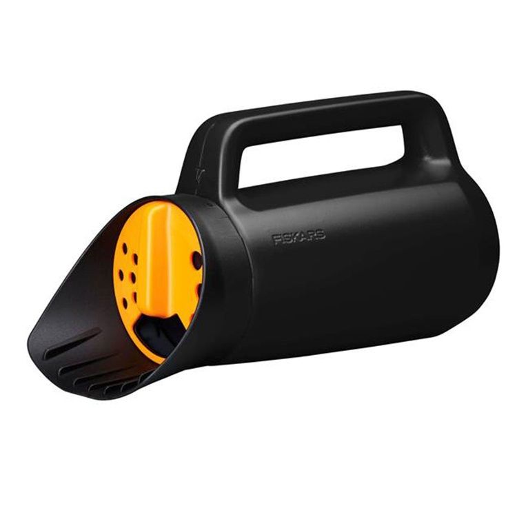 Epandeur solid Fiskars . 16 5 cm