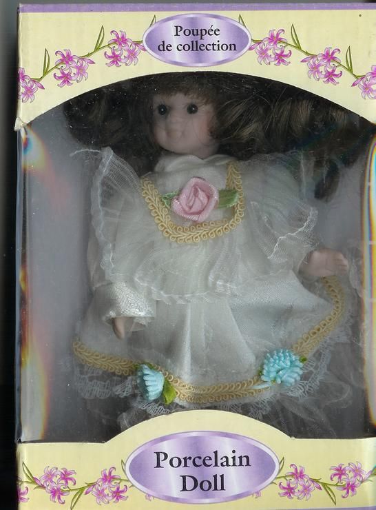 poupee porcelain doll