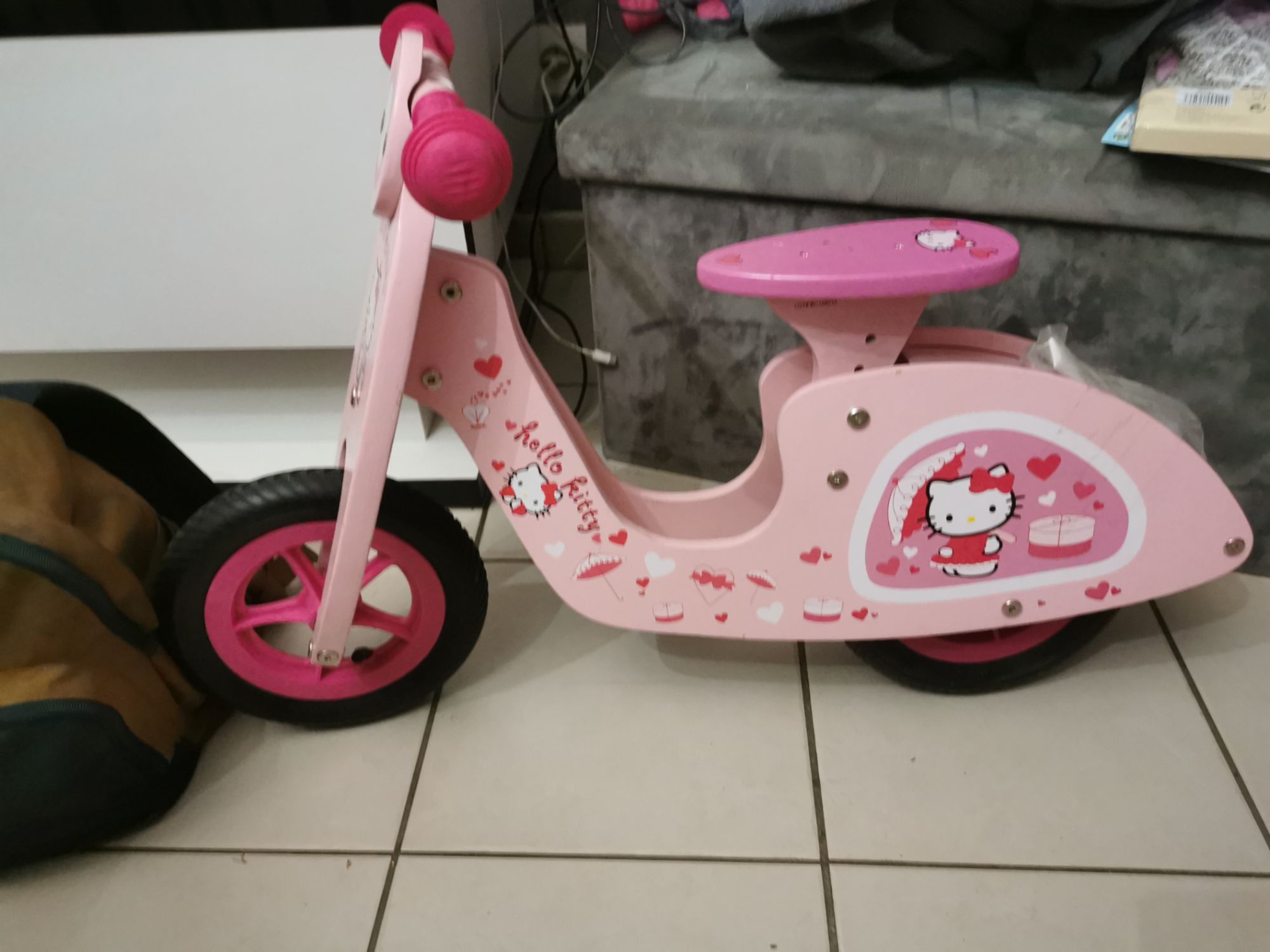 Draisienne hello kitty d'occasion  