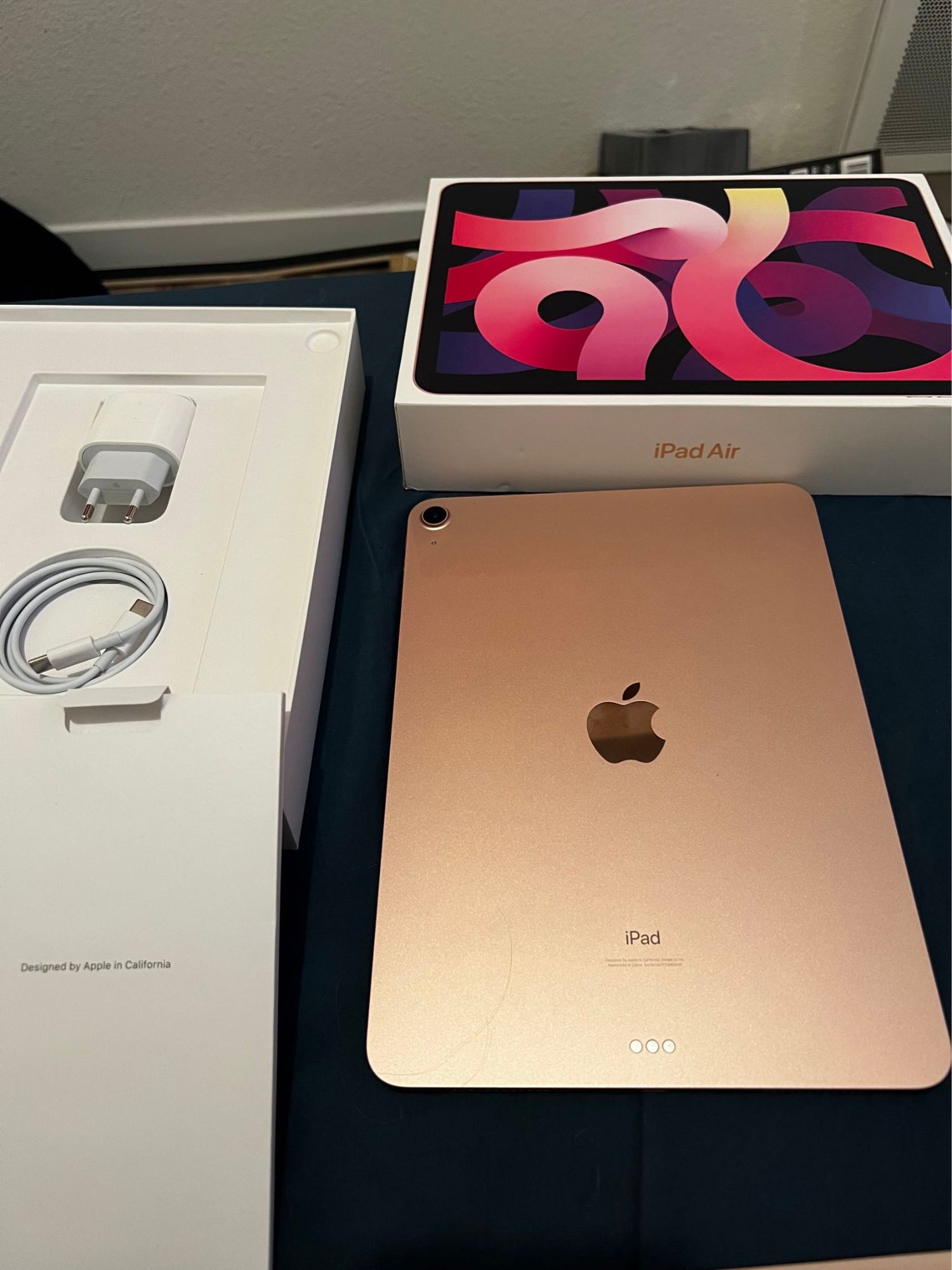 Tablette Apple iPad Air 2020 (4ème Génération) Wi-Fi 64 Go 10.9 pouces Rose Gold