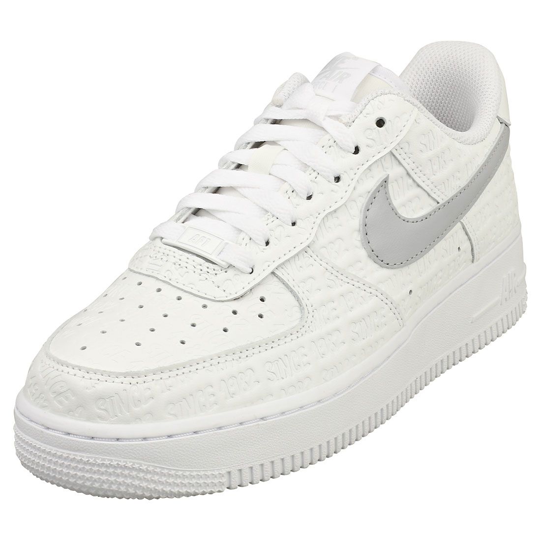 nike-air-force-1-07-low-femme-baskets-en-cuir-blanc-sommet-rakuten-0196605835670