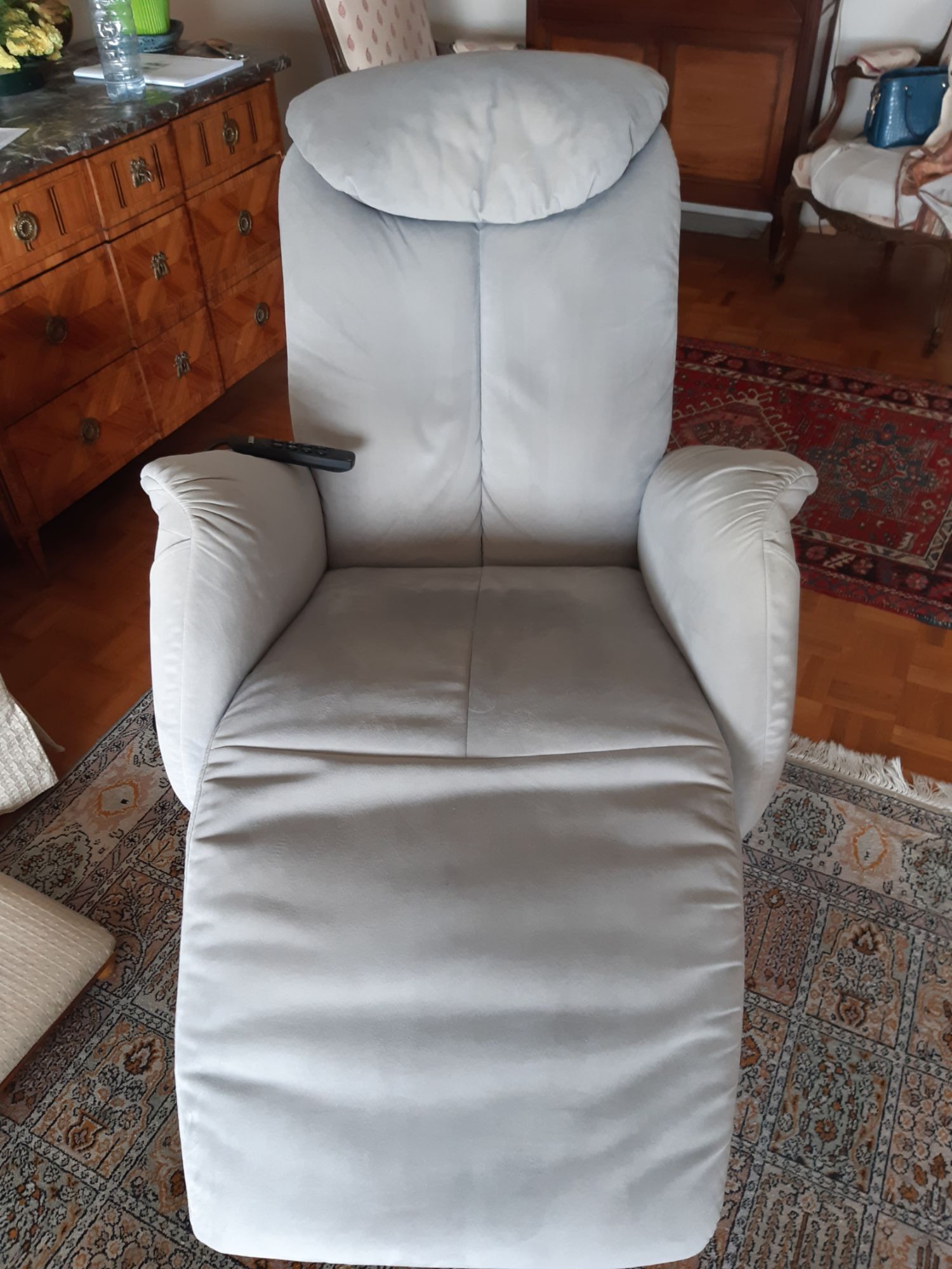 Fauteuil Releveur Everstyl. Parfait État. Velours Gris Perle. Télécommande. - Bon état sur Rakuten
