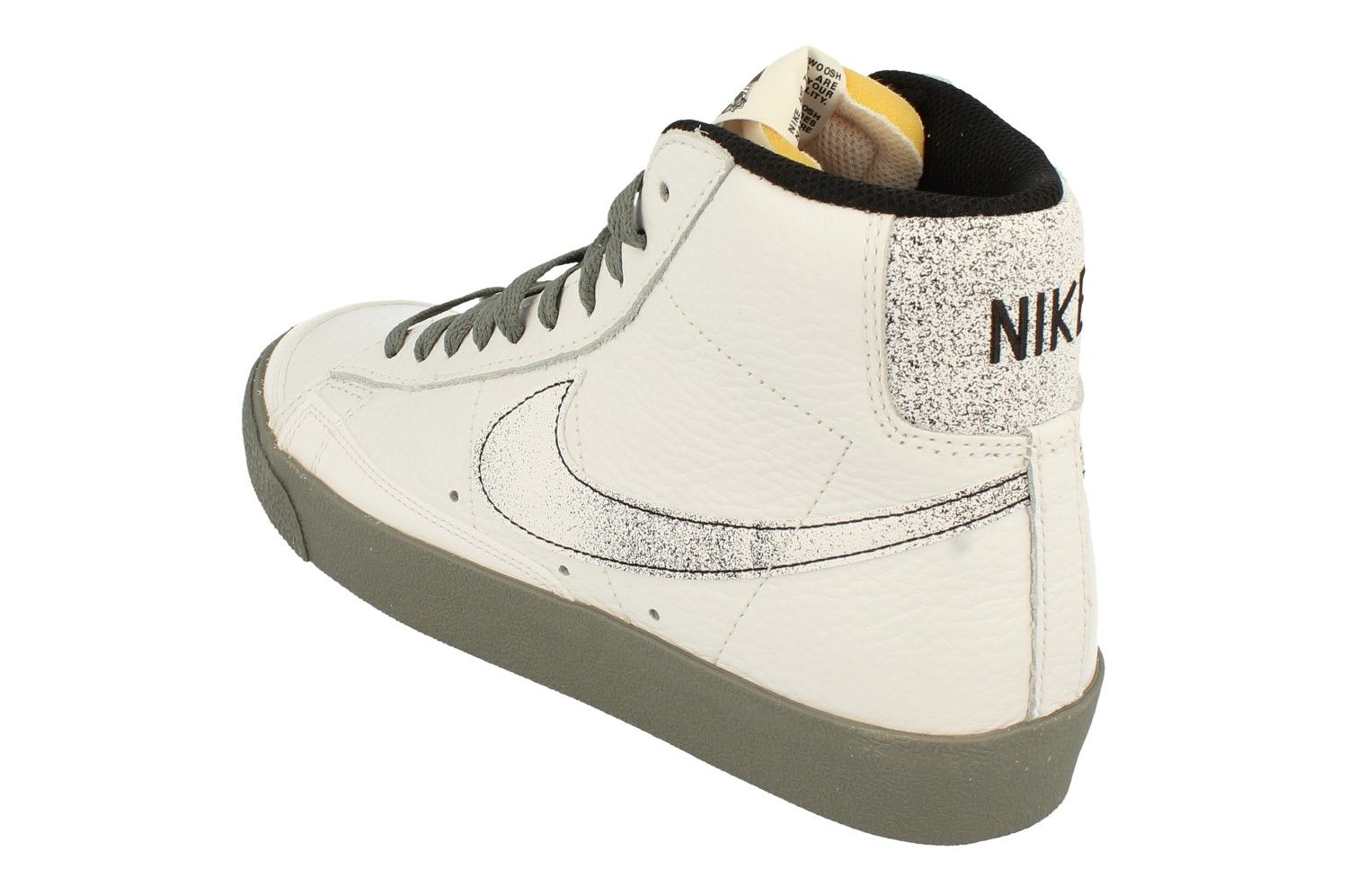 nike-blazer-mid-77-emb-hommes-trainers-dv7194-100-42-1-2-rakuten-0196604393249