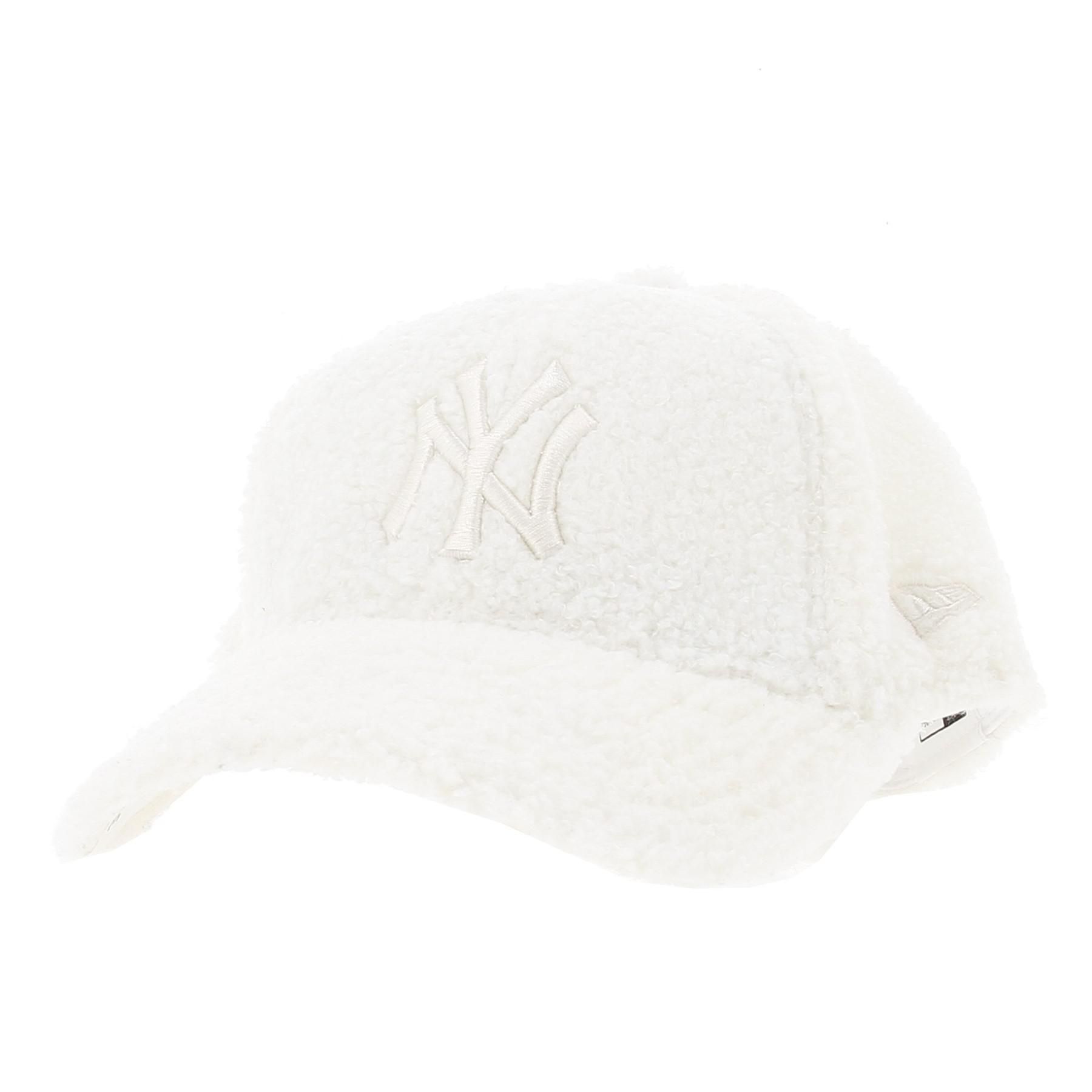 New Era 9forty Femme Sherpa Cap Borg Ny Yankees Offwhite