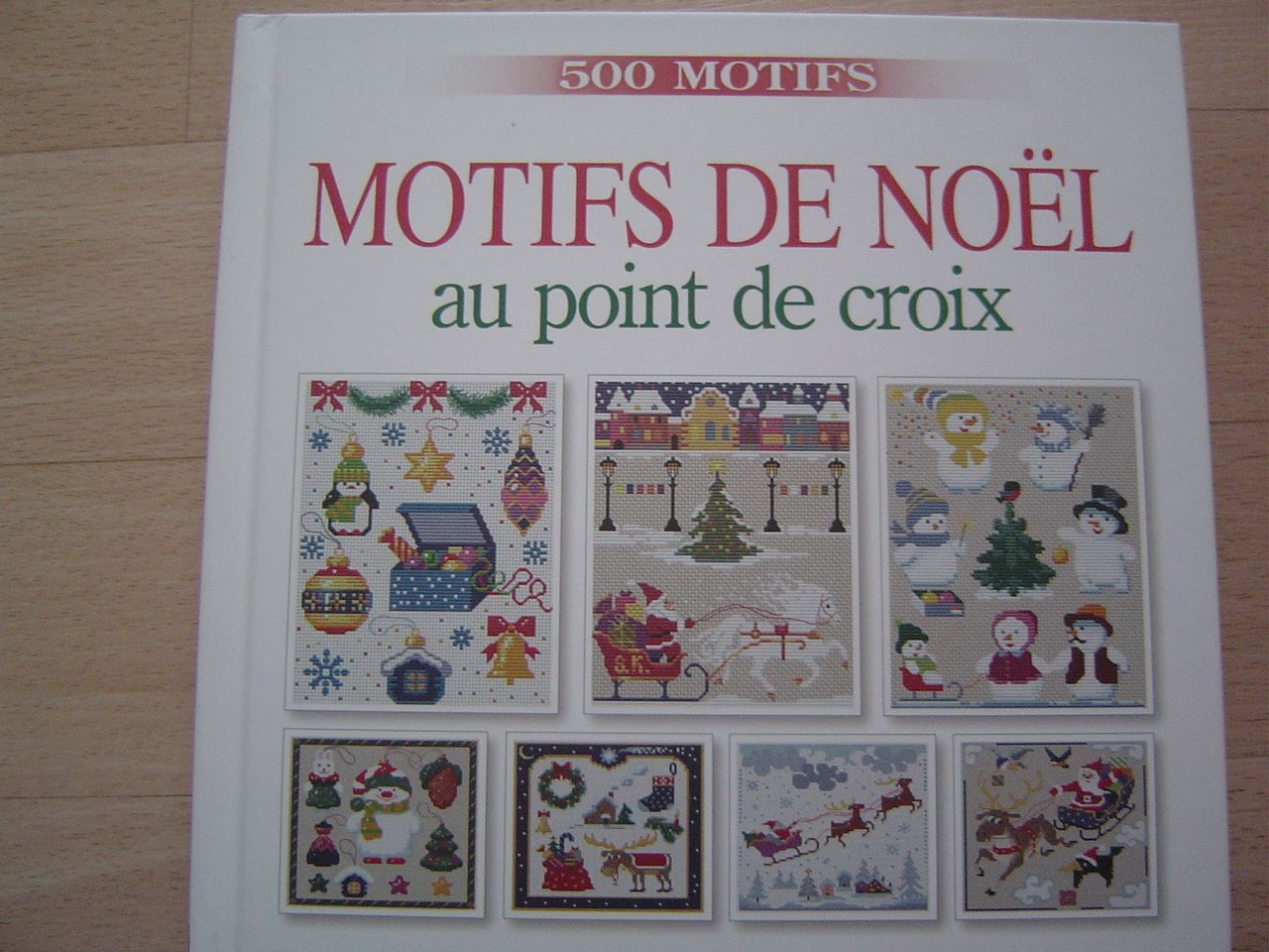 voir fiche du jeu Motifs de Noël au point de croix