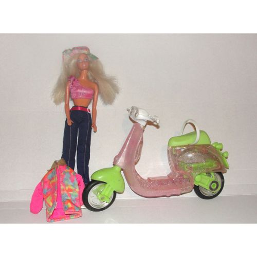 barbie et son scooter