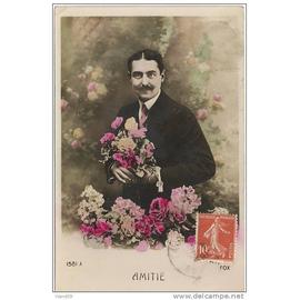 Amitie Homme Avec Un Bouquet De Fleurs