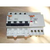 disjoncteur differentiel 2 poles monophase 30mA 16A 21450 lcu6kA merlin Gerin