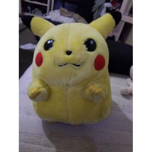 peluche pikachu géante