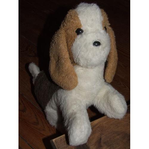 chien peluche blanc