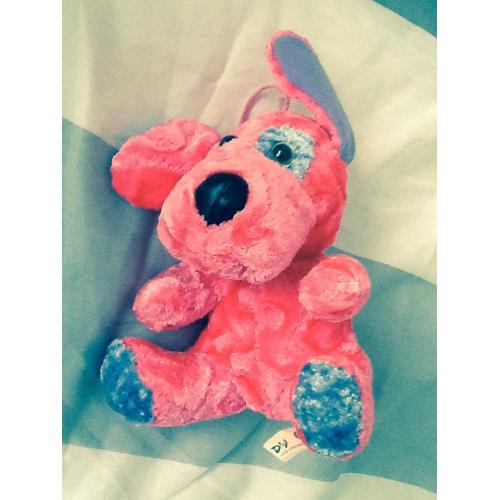 peluche chien rose